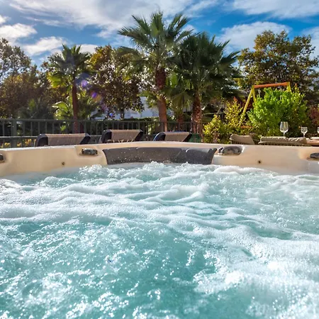 Appartement Place In The Sun - Free Out Door Jacuzzi - By Bedzy
