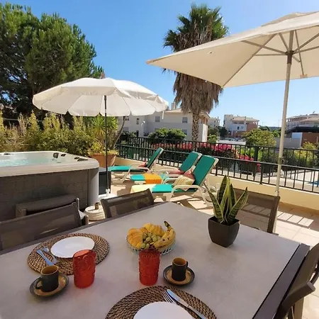 Place In The Sun - Free Out Door Jacuzzi - By Bedzy *